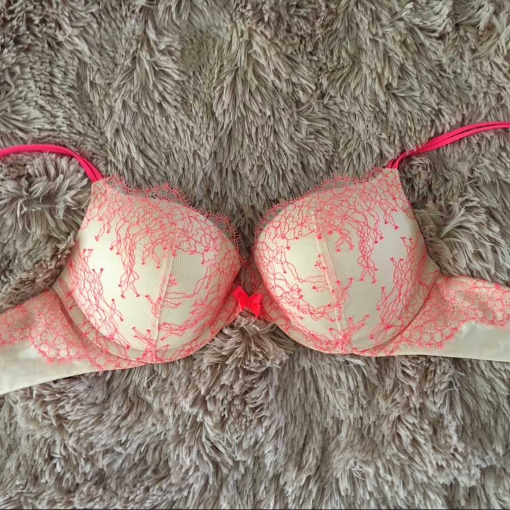 NWT- VS very sexy push up 36B